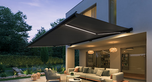 ausfahrbare LED-Kassettenmarkise für eine moderne Terrasse